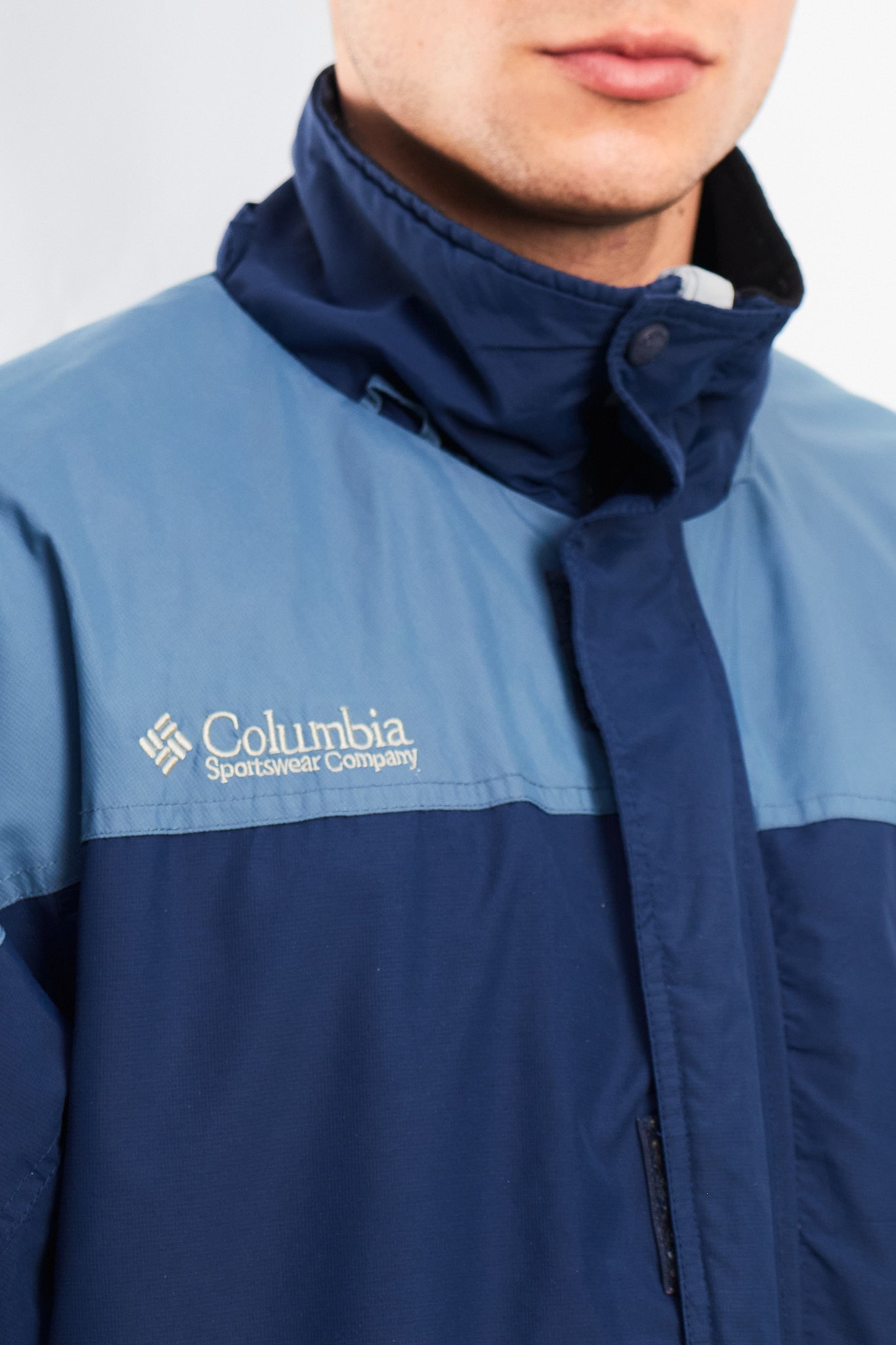 2000 Columbia Titanium Omnitech Outdoor Jacket (L/XL)