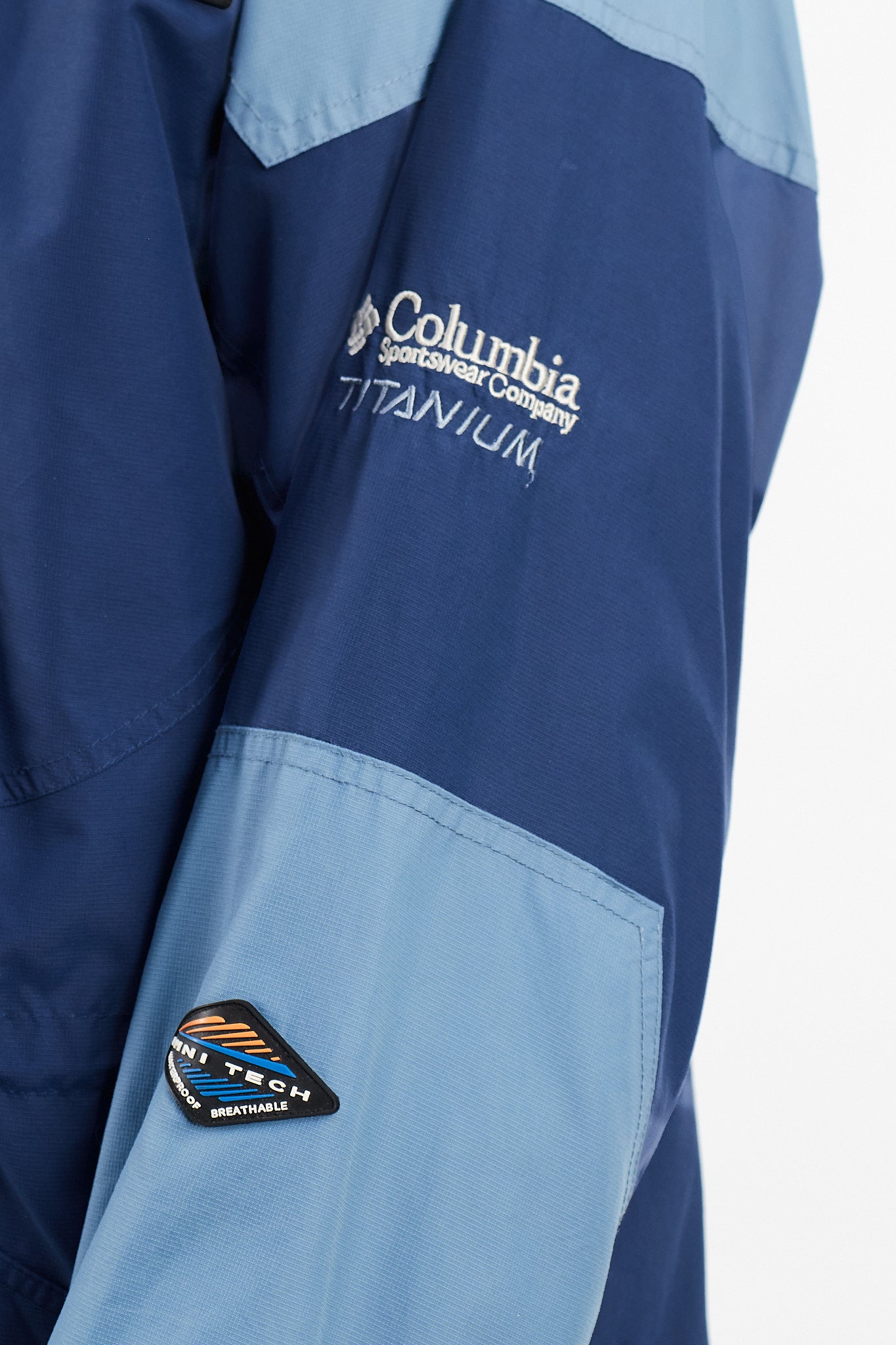 2000 Columbia Titanium Omnitech Outdoor Jacket (L/XL)