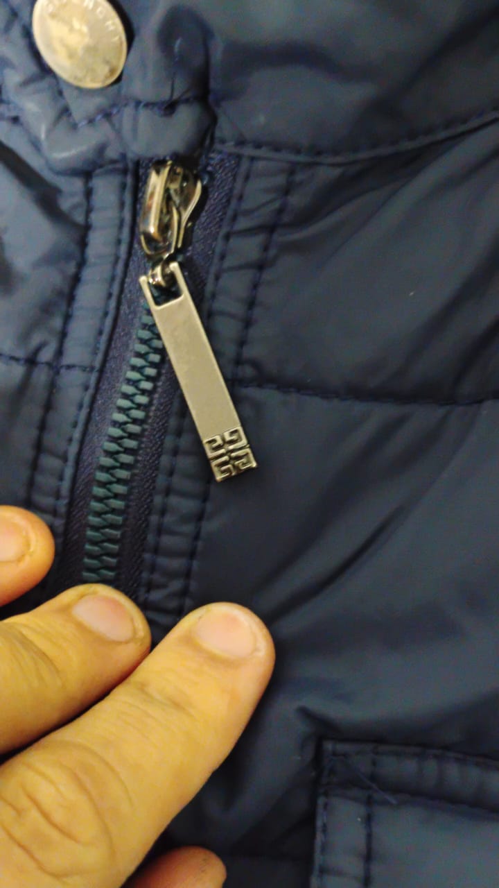 2000 Vintage Givenchy Puffer Jacket (L/XL)