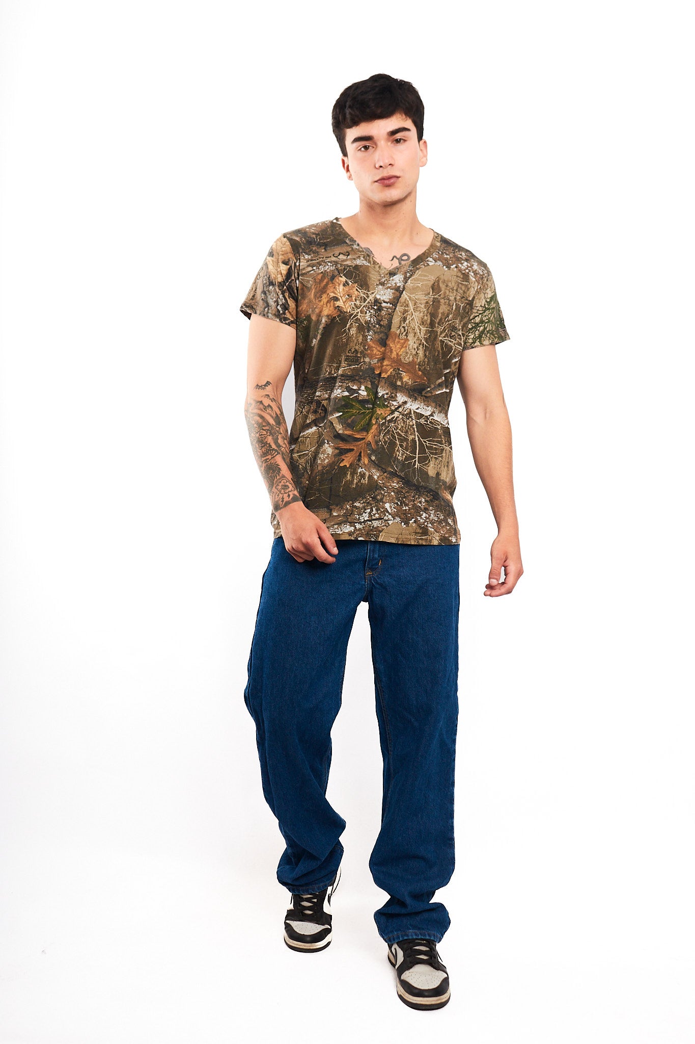 2000 Realtree V-neck Tee (M)
