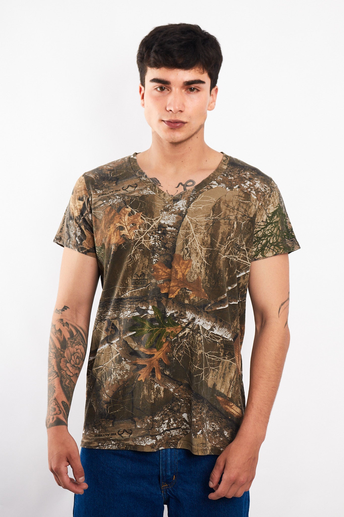 2000 Realtree V-neck Tee (M)