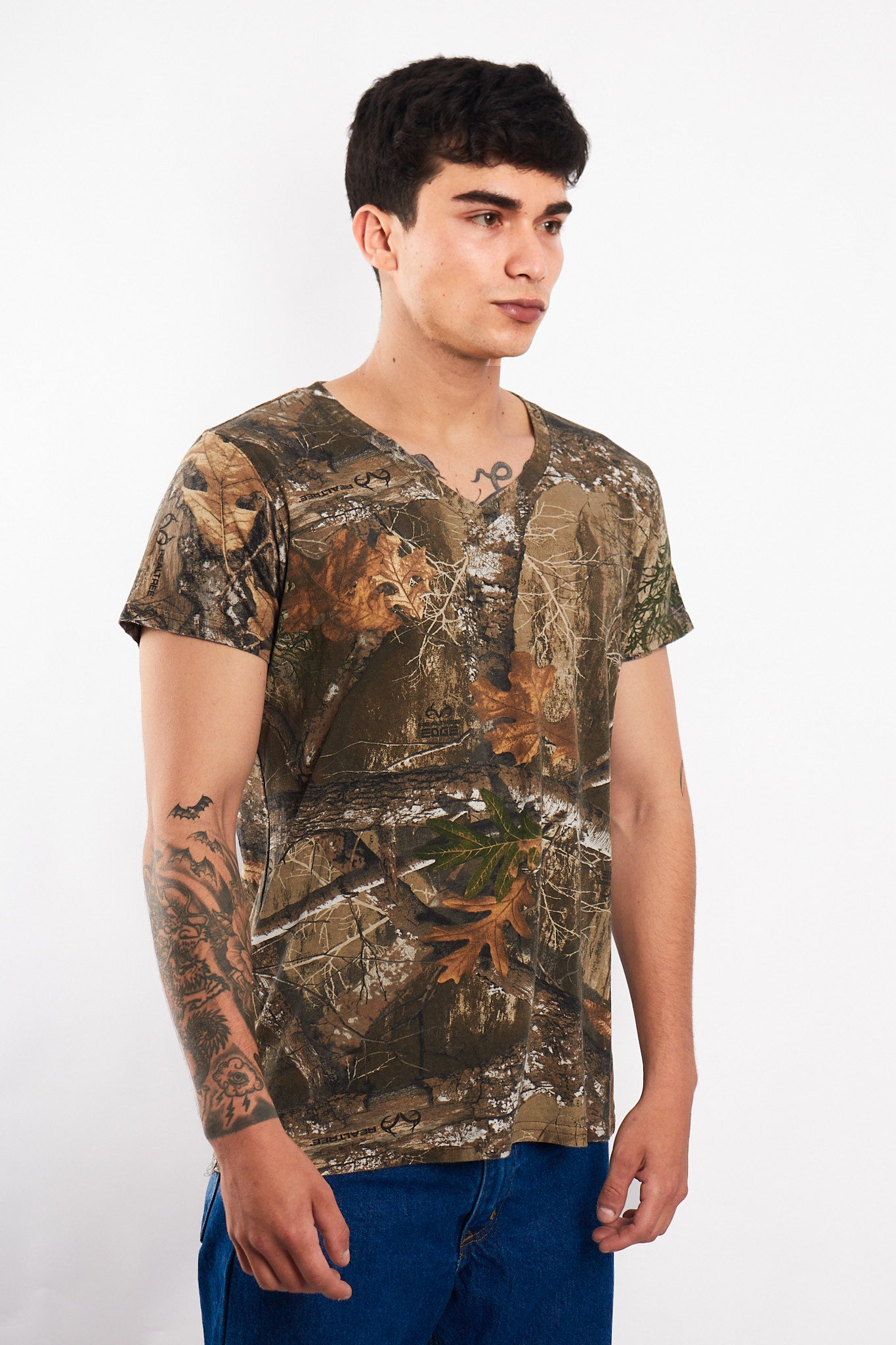 2000 Realtree V-neck Tee (M)
