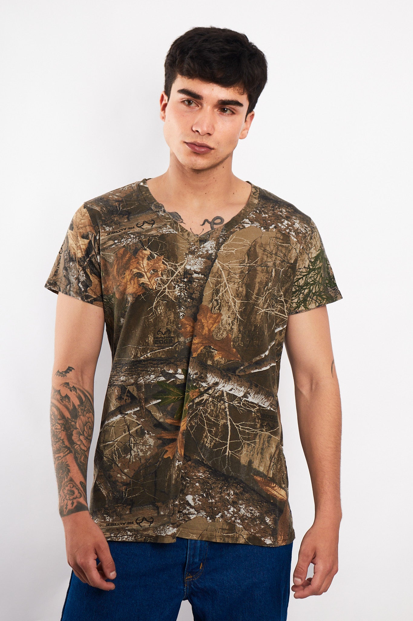 2000 Realtree V-neck Tee (M)
