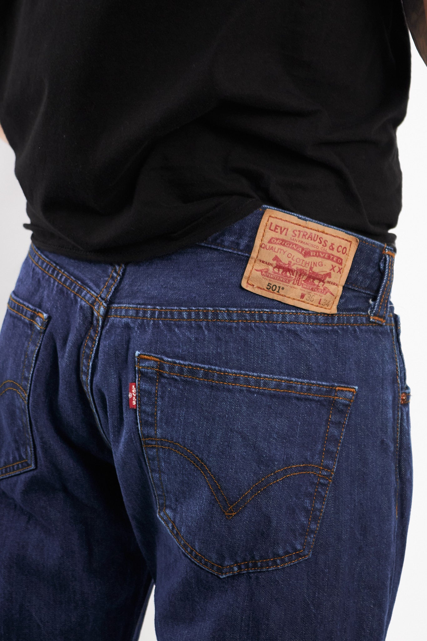 2000 Levi's Night Blue 501 Classic Fit Jean (34)