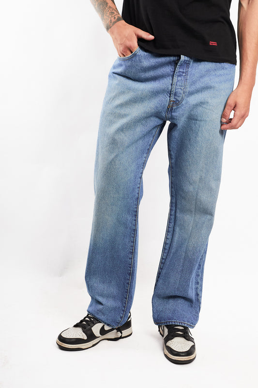 2023 Levi's 501 Classic Fit Light Blue Jean (34)