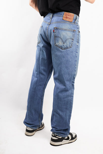 2000 Levi's 550 Blue Relaxed Fit Jean (32)