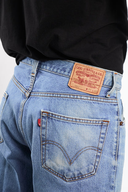 2000 Levi's 550 Blue Relaxed Fit Jean (32)