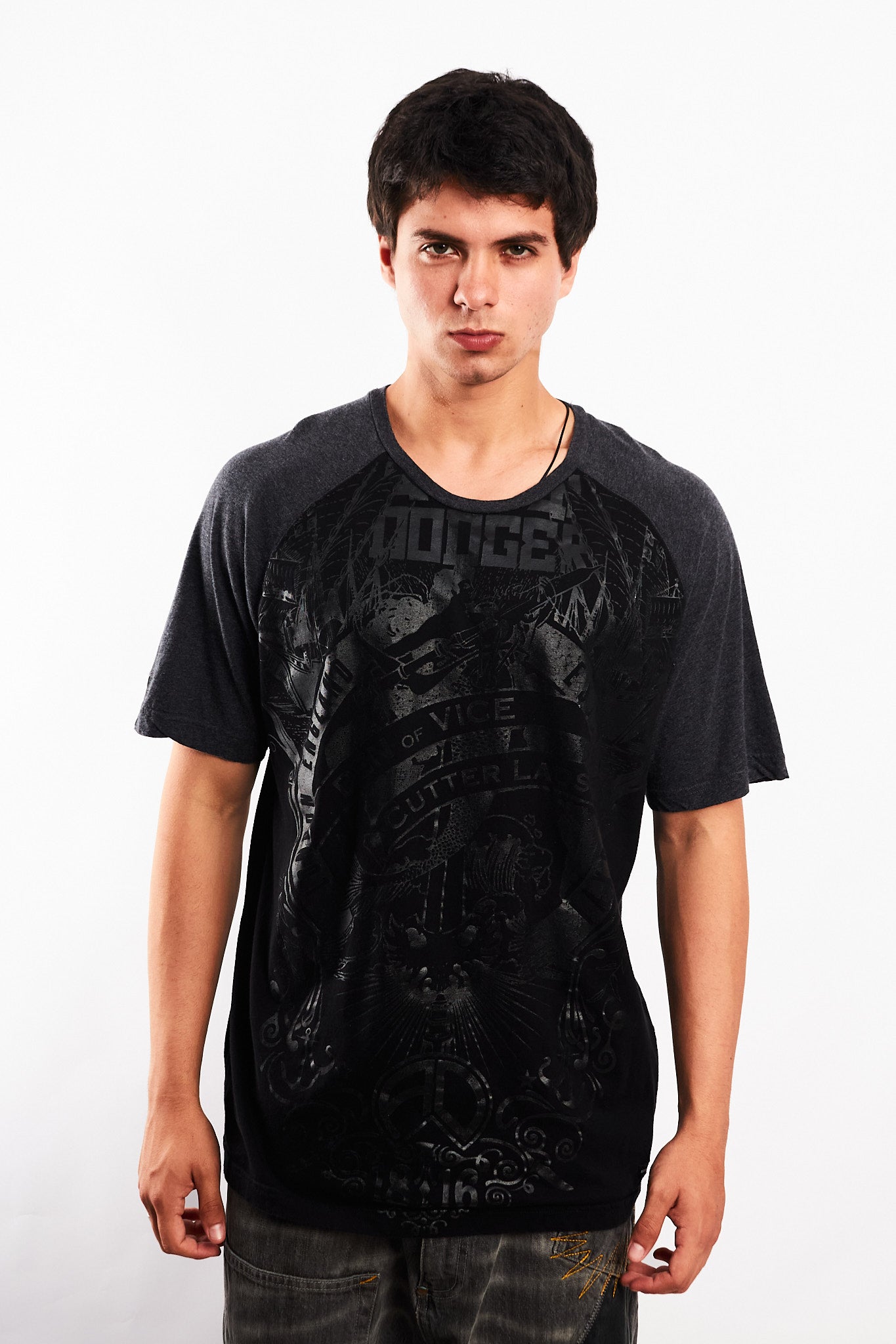 Y2K Vintage Artful Dodger Graphic Tee (L/XL)