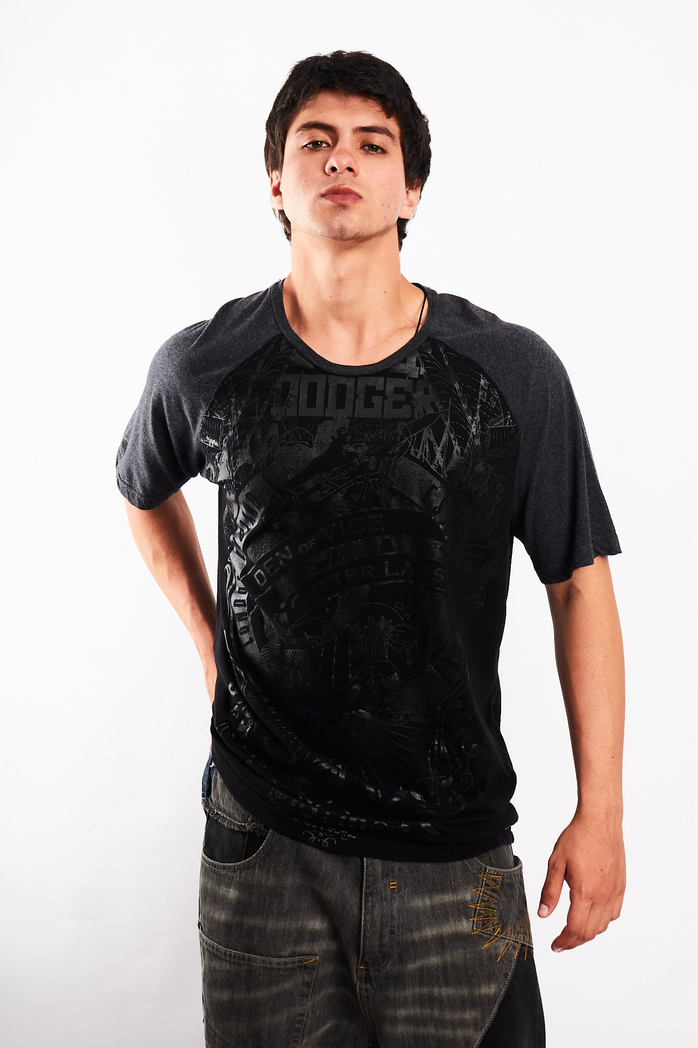Y2K Vintage Artful Dodger Graphic Tee (L/XL)