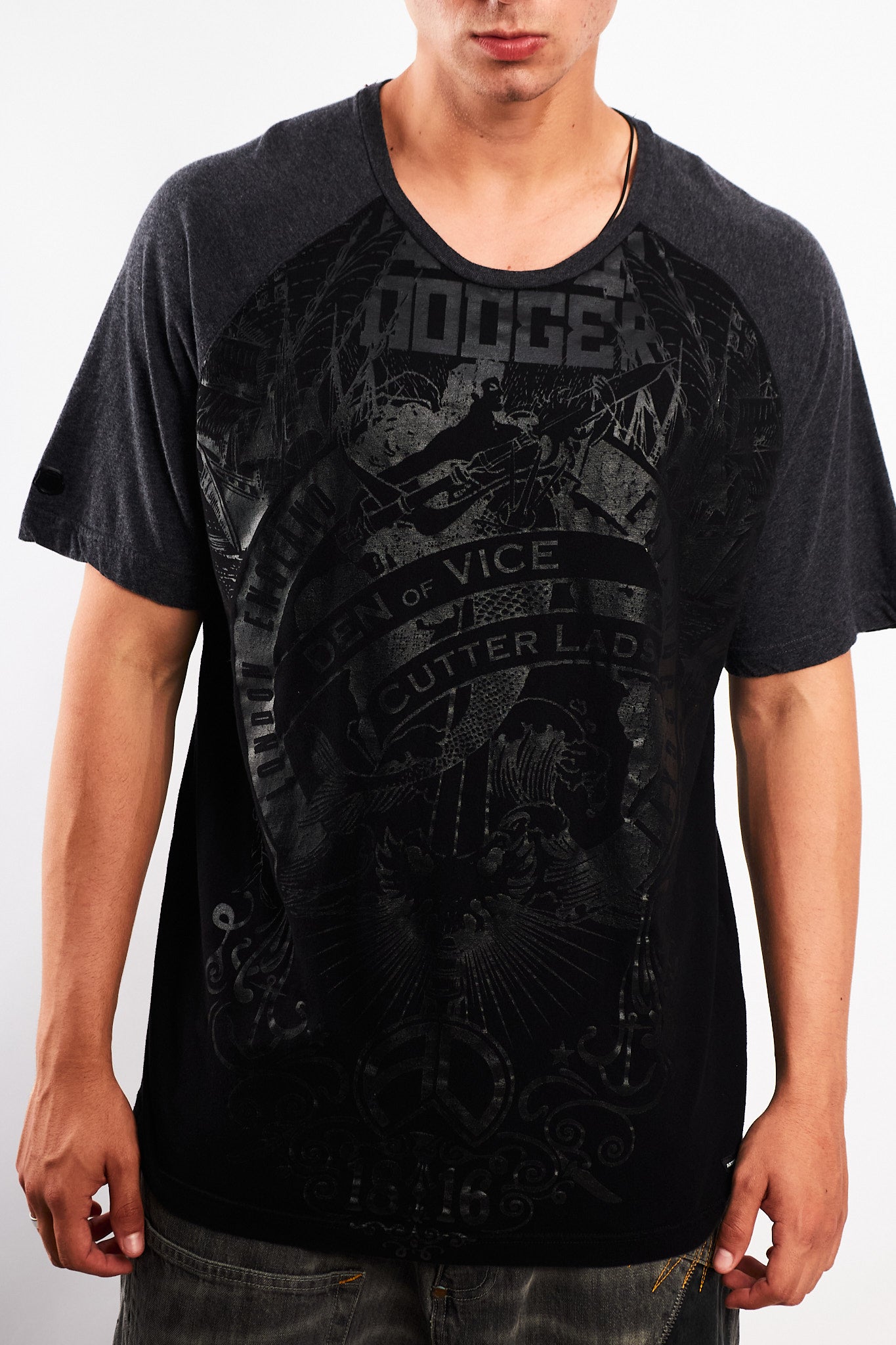 Y2K Vintage Artful Dodger Graphic Tee (L/XL)