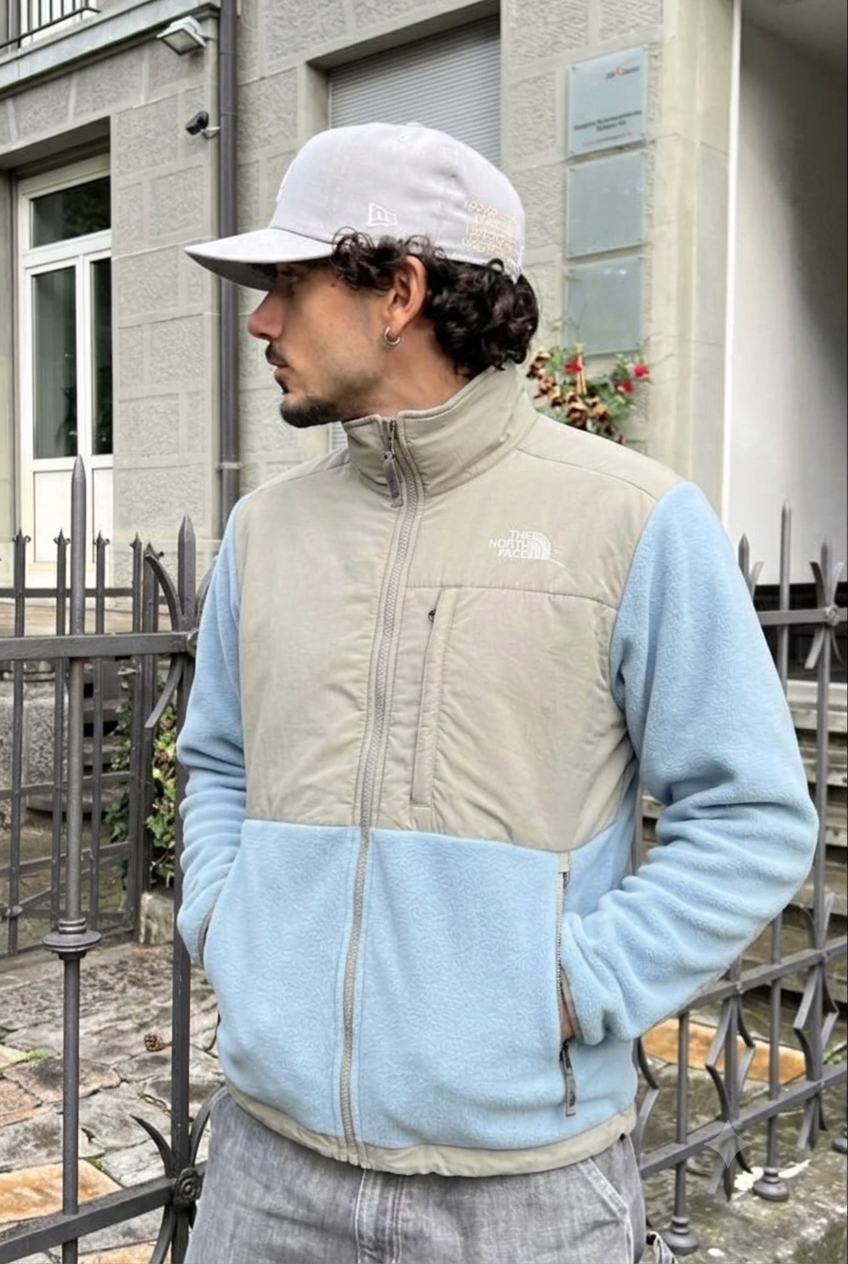 2000 Vintage North Face Light Blue Retro Denali Jacket (S/M)