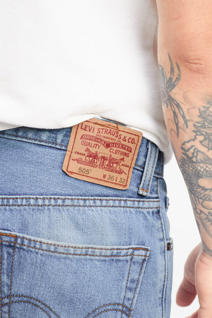2000 Levi's Light Blue 505 Regular Fit Jean (32)