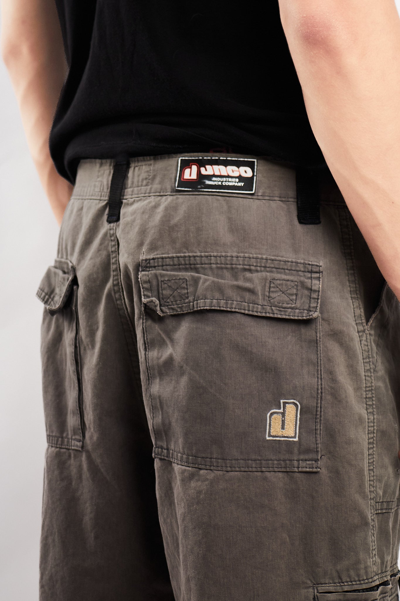 Y2K Vintage JNCO Cargo Short (32)