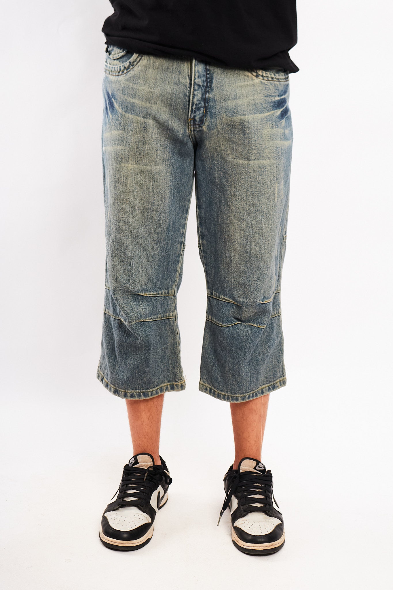 Y2K Vintage JNCO Embroidered  Distressed Jort (30)