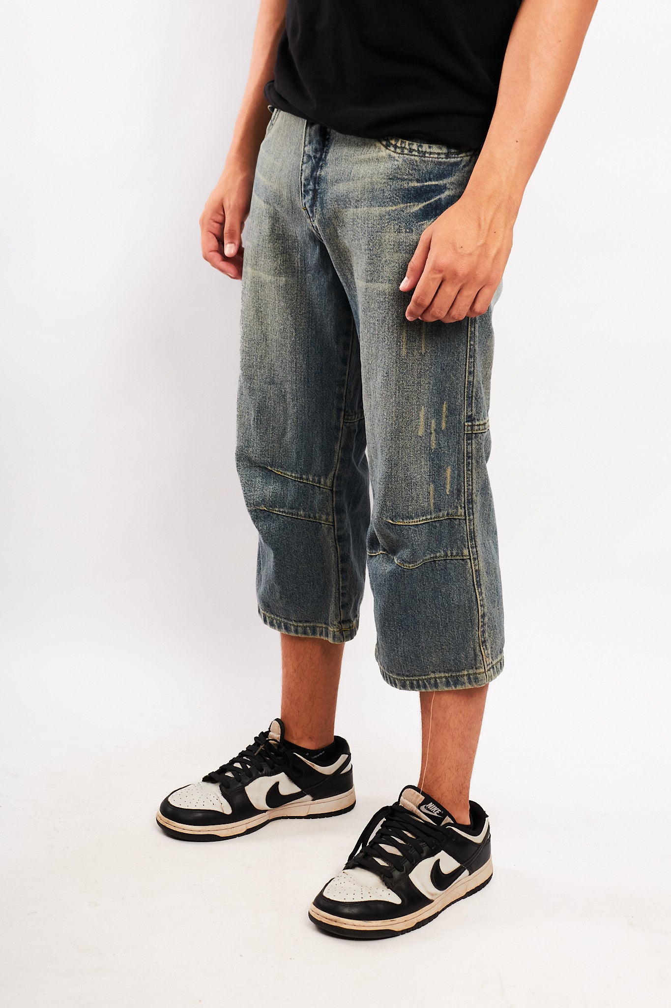 Y2K Vintage JNCO Embroidered  Distressed Jort (30)