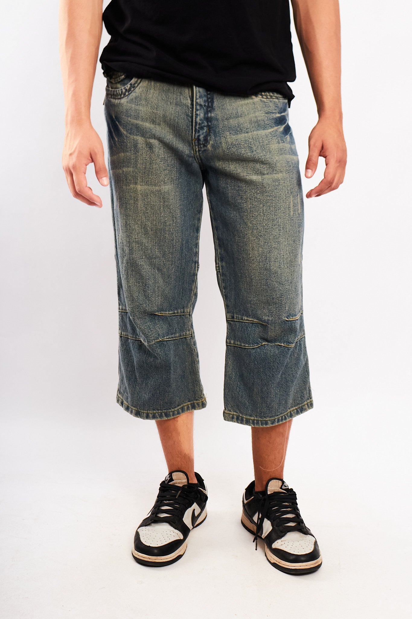 Y2K Vintage JNCO Embroidered  Distressed Jort (30)