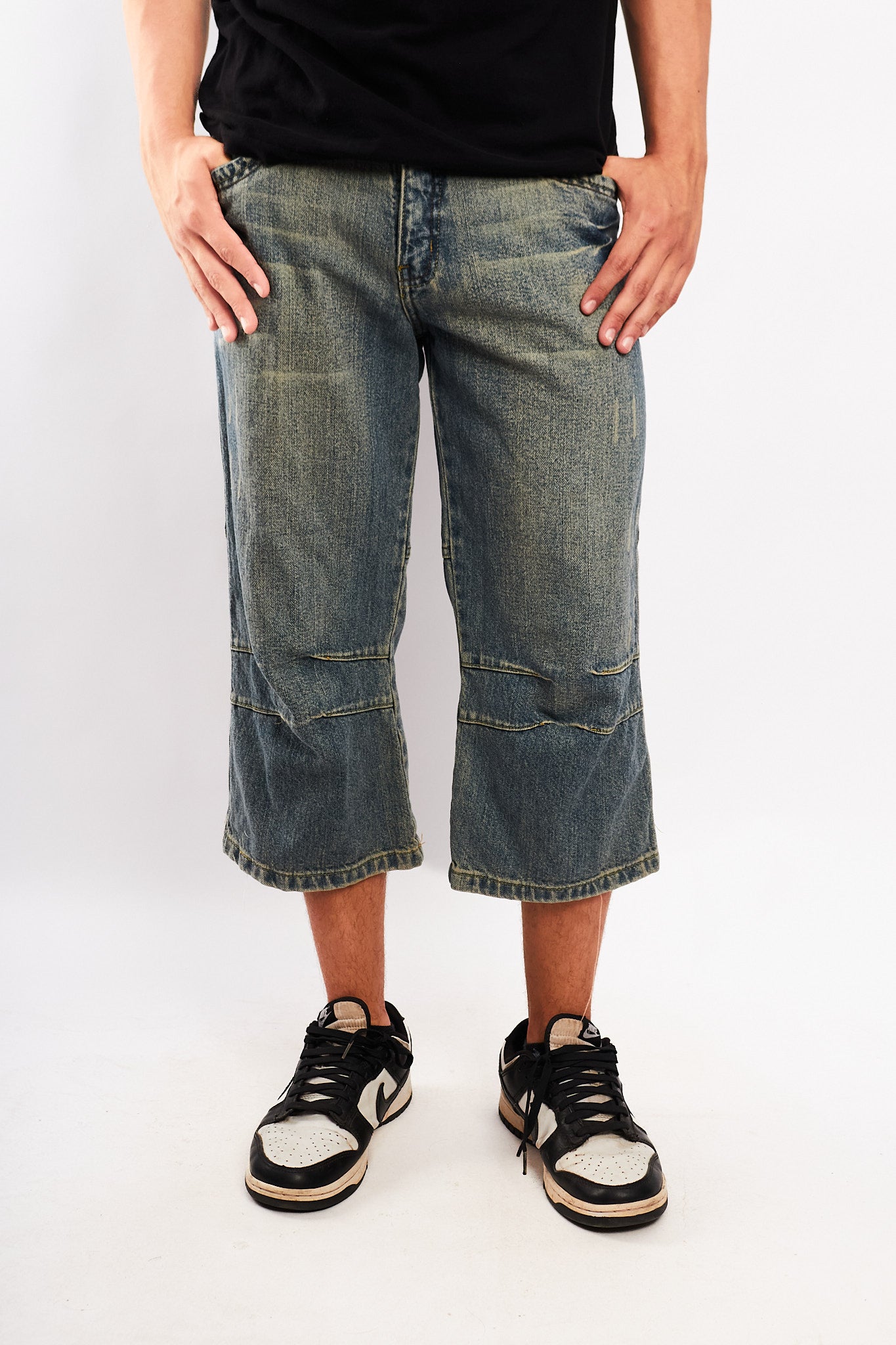 Y2K Vintage JNCO Embroidered  Distressed Jort (30)