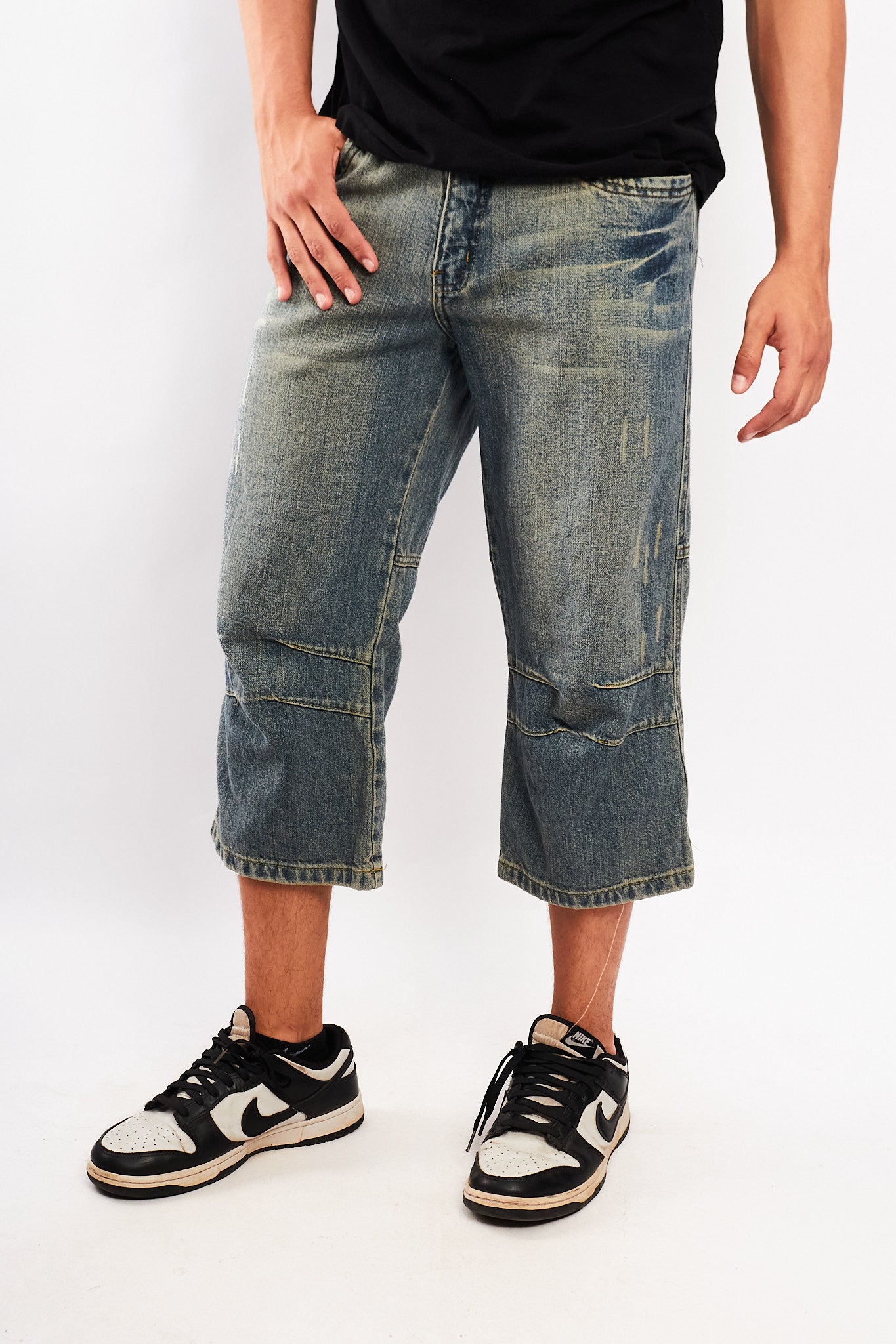 Y2K Vintage JNCO Embroidered  Distressed Jort (30)