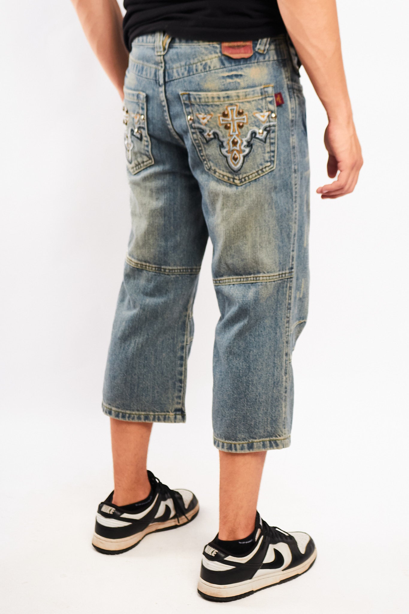 Y2K Vintage JNCO Embroidered  Distressed Jort (30)