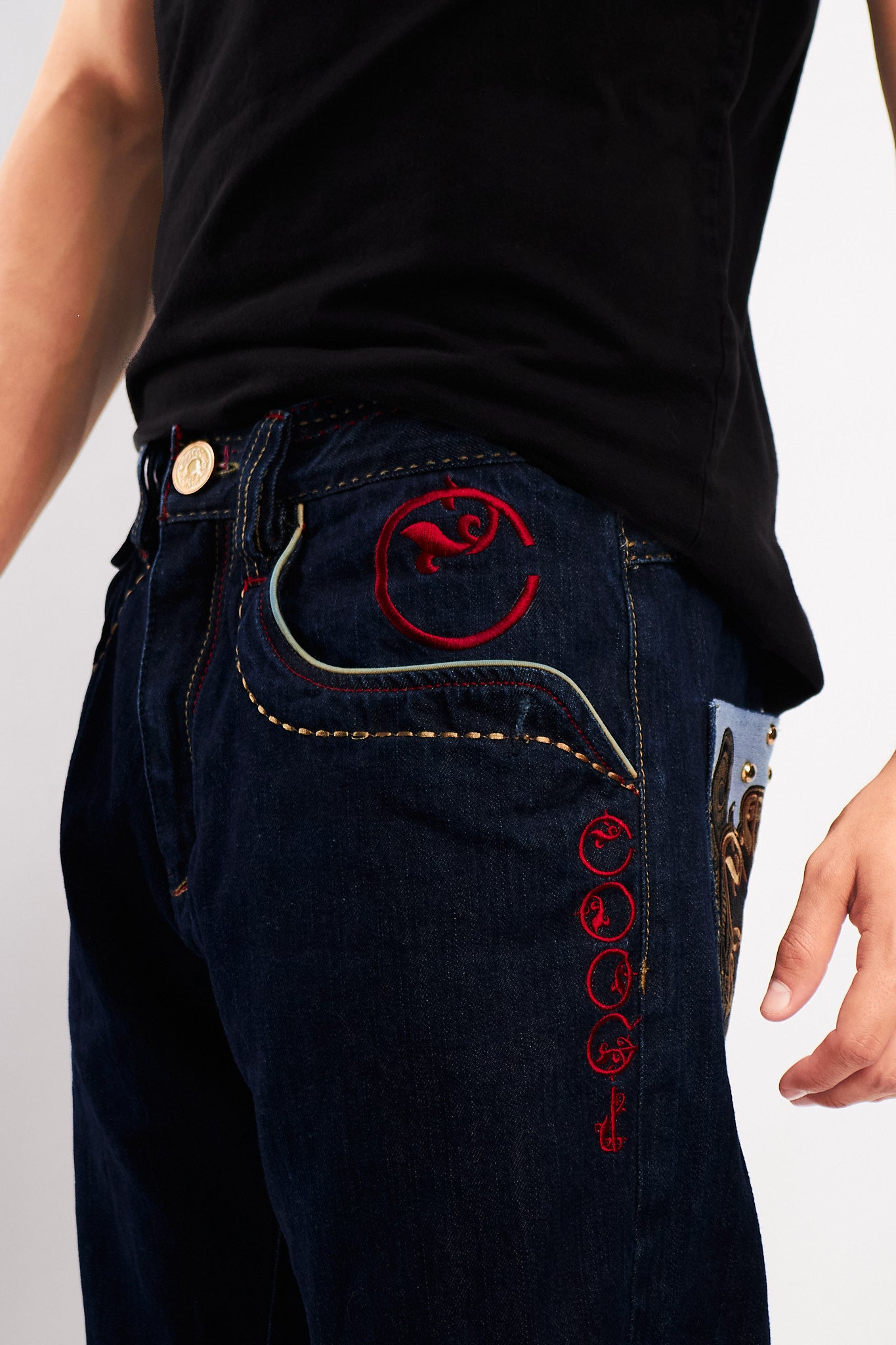 1990 Vintage Coogi Embroidered Shield Baggy  Jean (34/36)