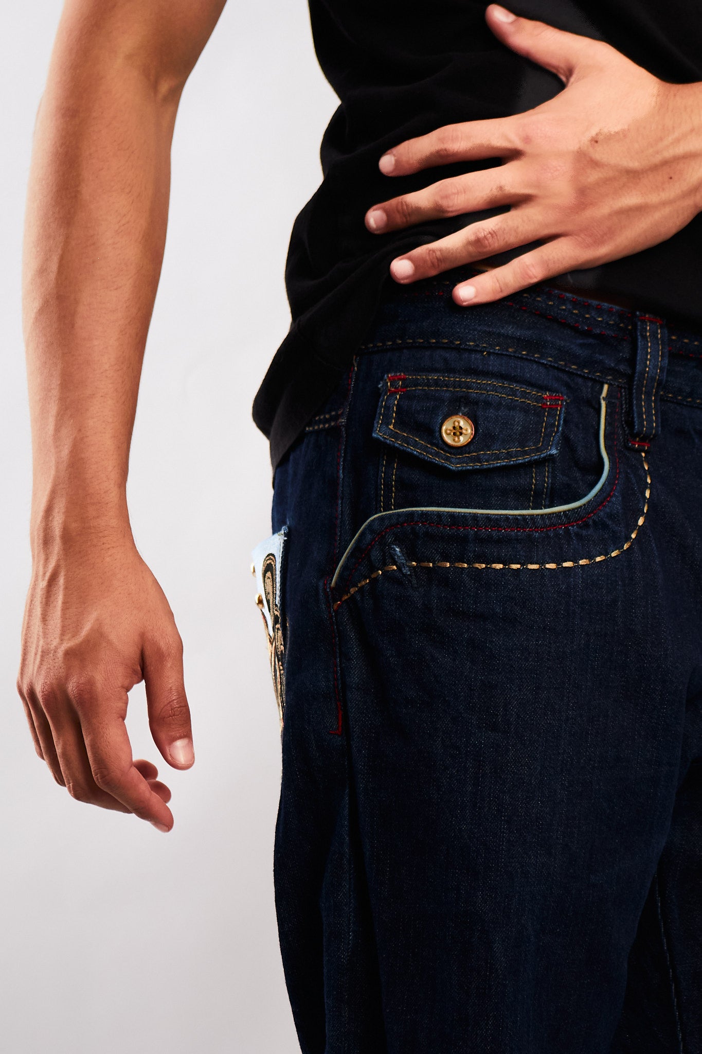 1990 Vintage Coogi Embroidered Shield Baggy  Jean (34/36)